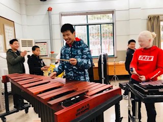 同在蓝天下，同奏暖冬曲