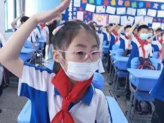 少先队筑梦，红领巾飞扬 