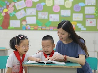 争做“四有”好教师，当好学生引路人