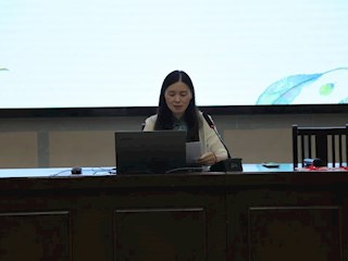 用心浇灌待成长  静候桃李满园香