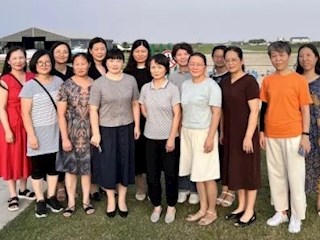 【凌霄新闻台】如歌三十载 桃李芬芳香——宝带实验小学举行三十年及以上教龄教师座谈会