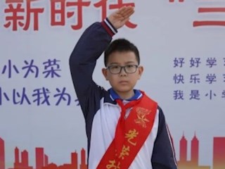 【凌霄新闻台】向国旗敬礼