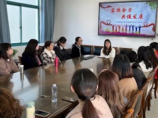 【凌霄新闻台】携手奔赴秋约 家校共话成长——五年级家长委员会暨家长学校活动