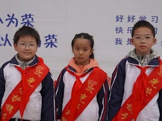 【凌霄新闻台】向国旗敬礼