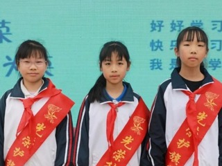 【凌霄新闻台】向国旗敬礼——宝带实小2023-2024学年第二学期第十一周升旗仪式