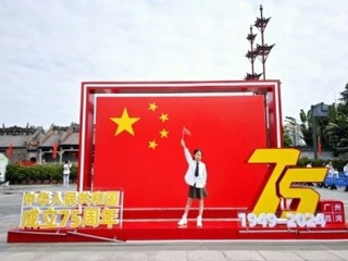 【凌霄新闻台】领巾闪耀中国红