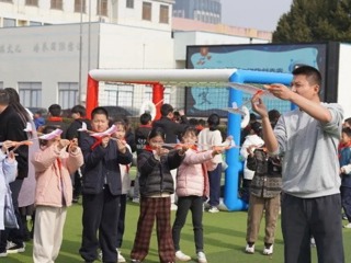 【凌霄新闻台】触摸AI未来，点燃科技梦想——四年级科技节游园会活动