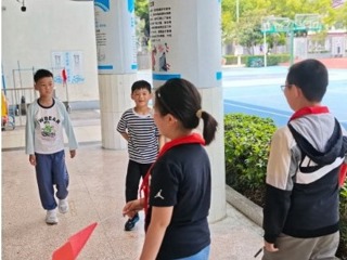【凌霄新闻台】红领巾“慧”守护，好少年显担当——宝带实验小学大队委校园执勤风采专题记
